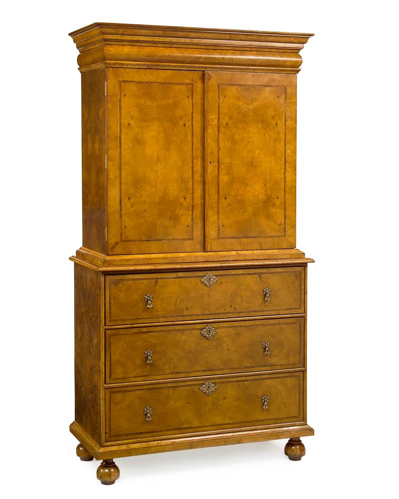 82X43X20 QUEEN ANNE CABINET O/STAND